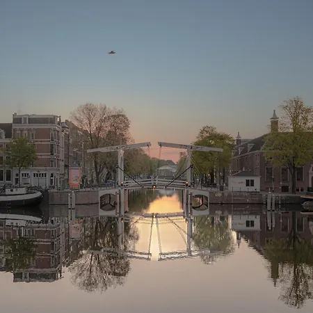 Gasthuis Skinny Bridge Boutique 4*