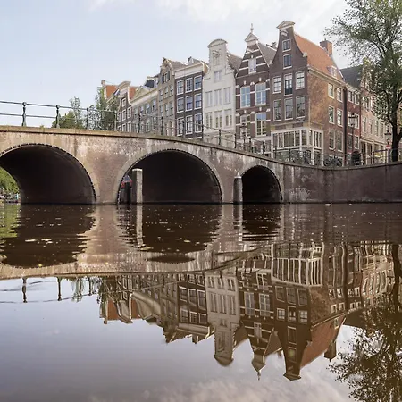 Gasthuis Skinny Bridge Boutique 4*