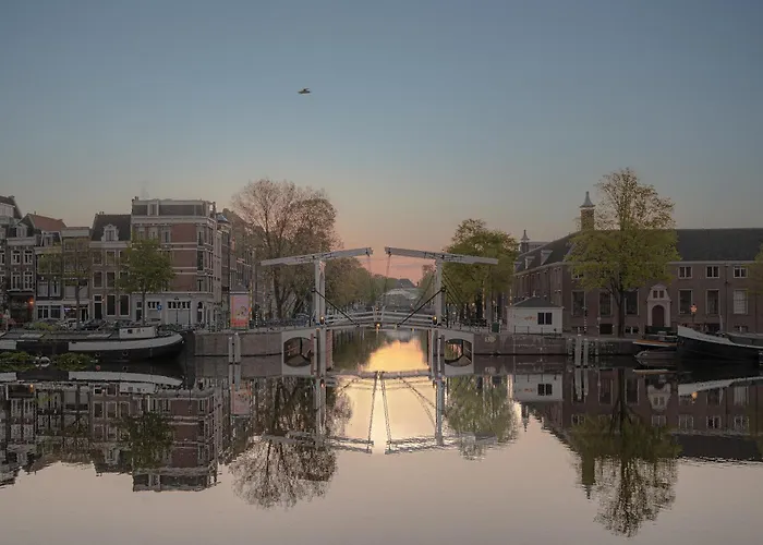 Gasthuis Skinny Bridge Boutique 4*