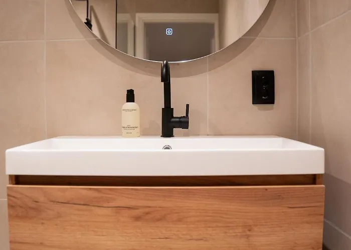 Gasthuis Skinny Bridge Boutique 4*