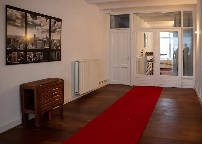 Skinny Bridge Boutique 4*